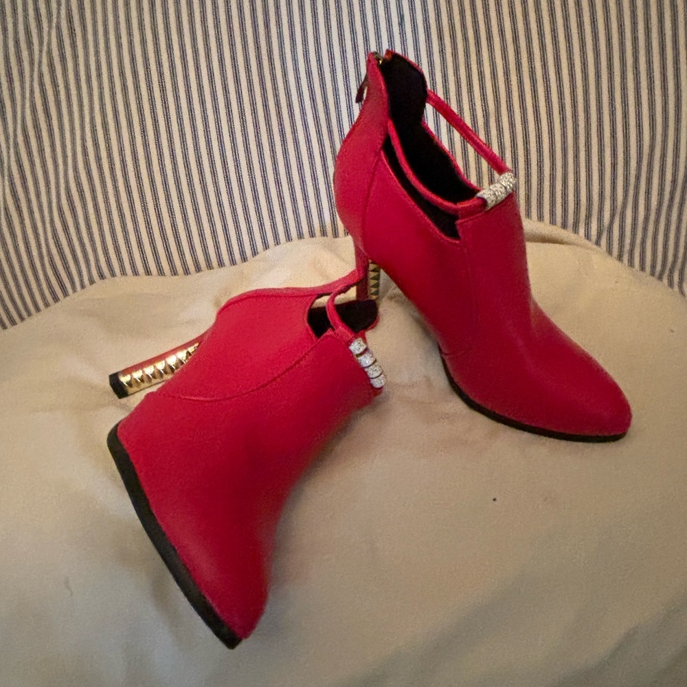 SHEIN red stiletto bootie with gold accent on heel and sparkle accents